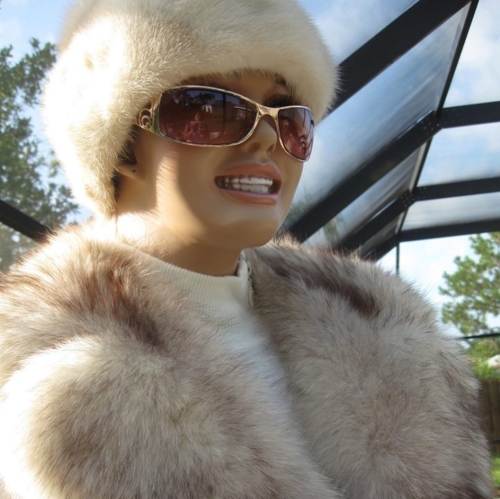 LUXURIOUS AND GORGEOUS VINTAGE Natural Large Genuine VINTAGE FOX Fur Collar